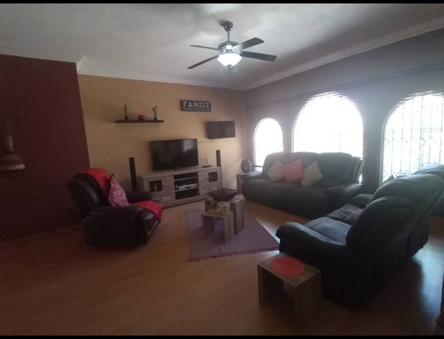 3 BEDROOM TOWNHOUSE FOR SALE IN THREE RIVERS PROPER